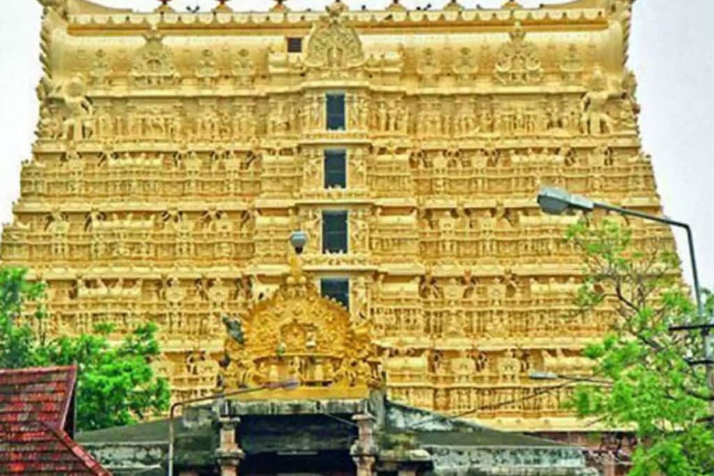 भारत का पद्मनाभस्वामी मंदिर, जो तिरपुरा में है। केरल का यह मंदिर दुनिया का सबसे अमीर हिंदू मंदिर है।