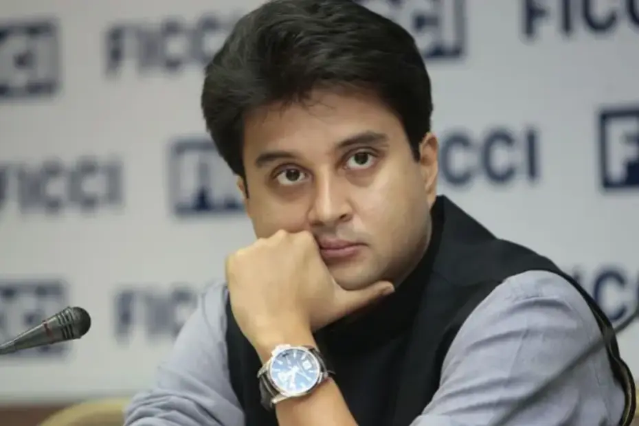 भारत के 5 सबसे अमीर राजनेता, नंबर 1 की दौलत जानकर उड़ जाएंगे होश 1 ज्योतिरादित्य सिंधिया की राजनीतिक और शाही परिवार से जुड़ी तस्वीर