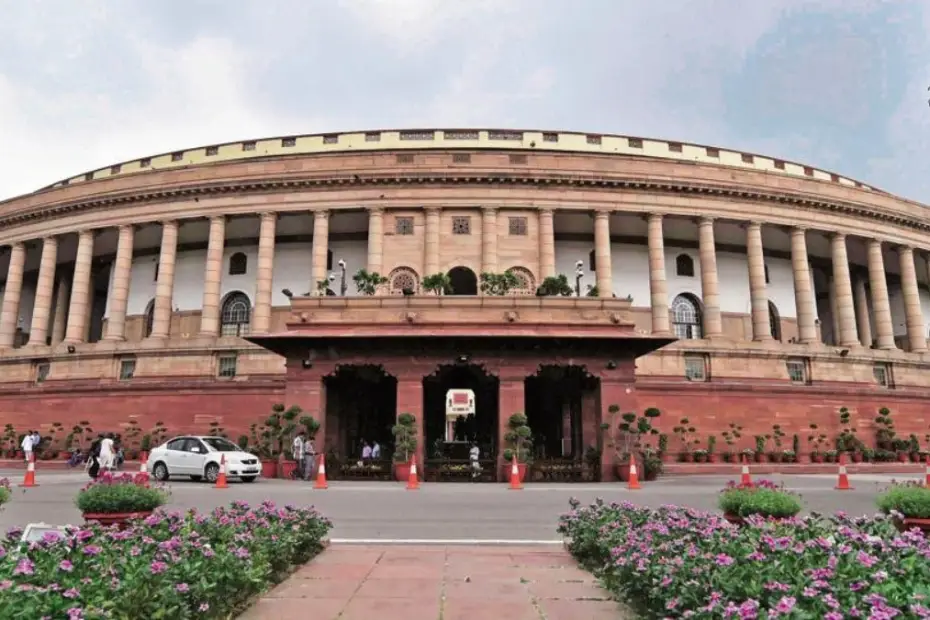 भारत के पुराने संसद भवन की ऐतिहासिक तस्वीर।